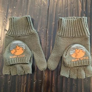 ARMY GREEN/ORANGE BOYS STYLISH GLOVES. Size S.